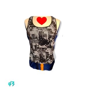 Peter Nygard sleeveless shirt